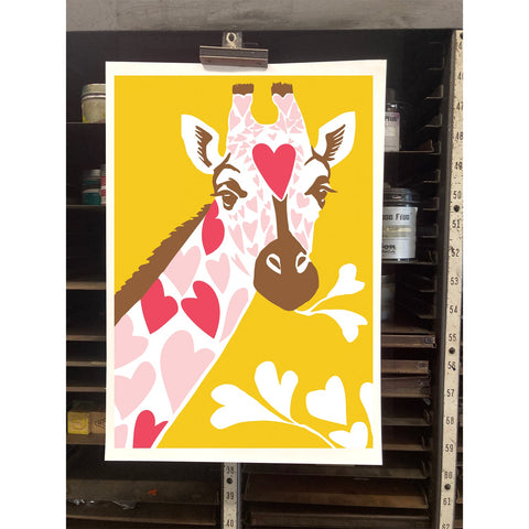RLO-230 Giraffe with Hearts